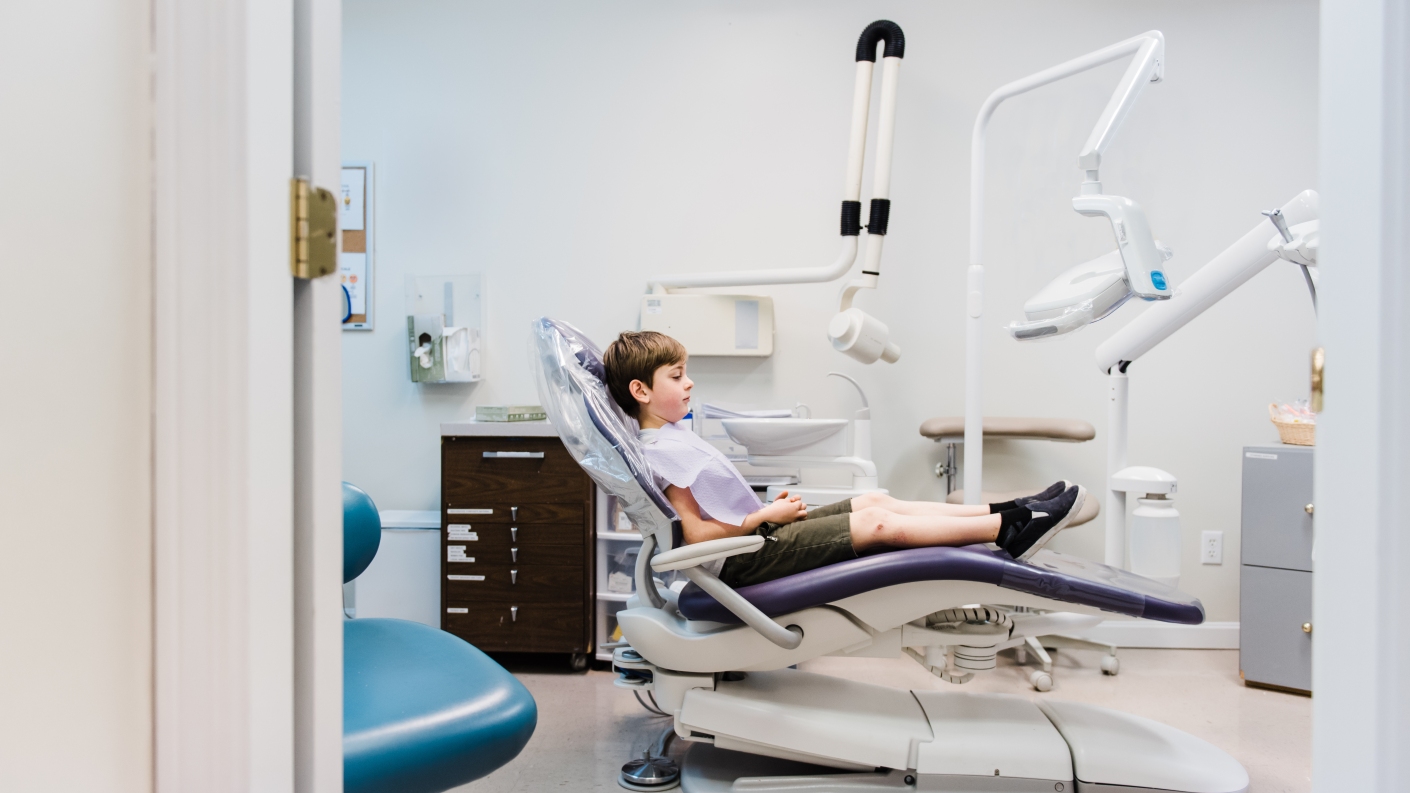 Sensory-adapted dental rooms reduce stress for autistic children during teeth cleanings: USC research