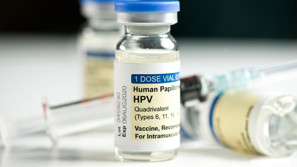 Could oral health care professionals help increase human papillomavirus vaccination rates by engaging patients in discussions?
